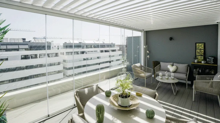 Pergola bioclimatica con vetrate Andria — VetratePremium