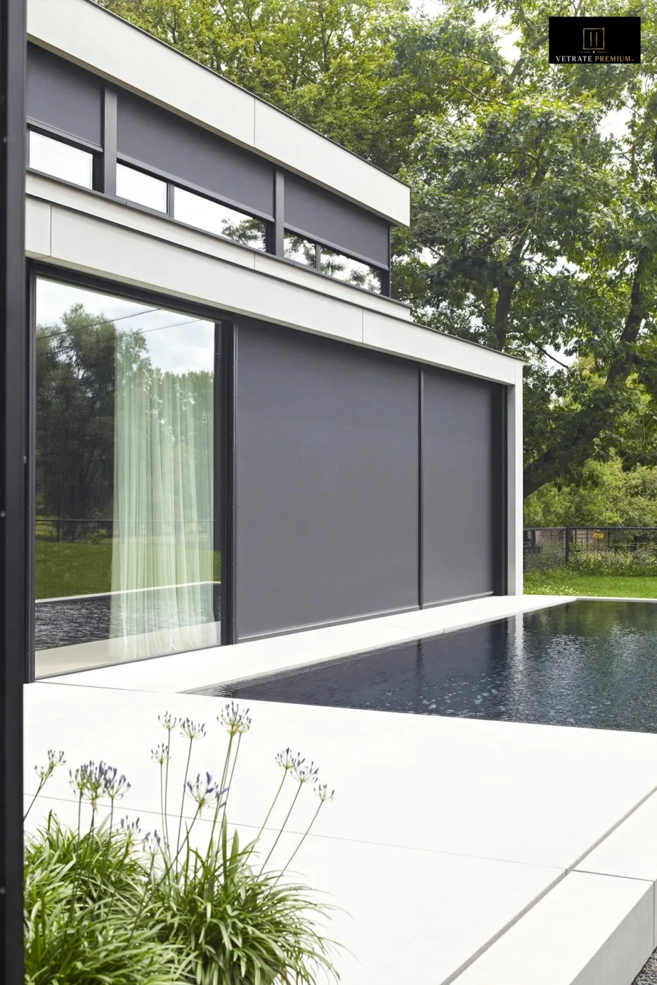 Dettaglio di oscurante screen su terrazzo a Manduria - VetratePremium