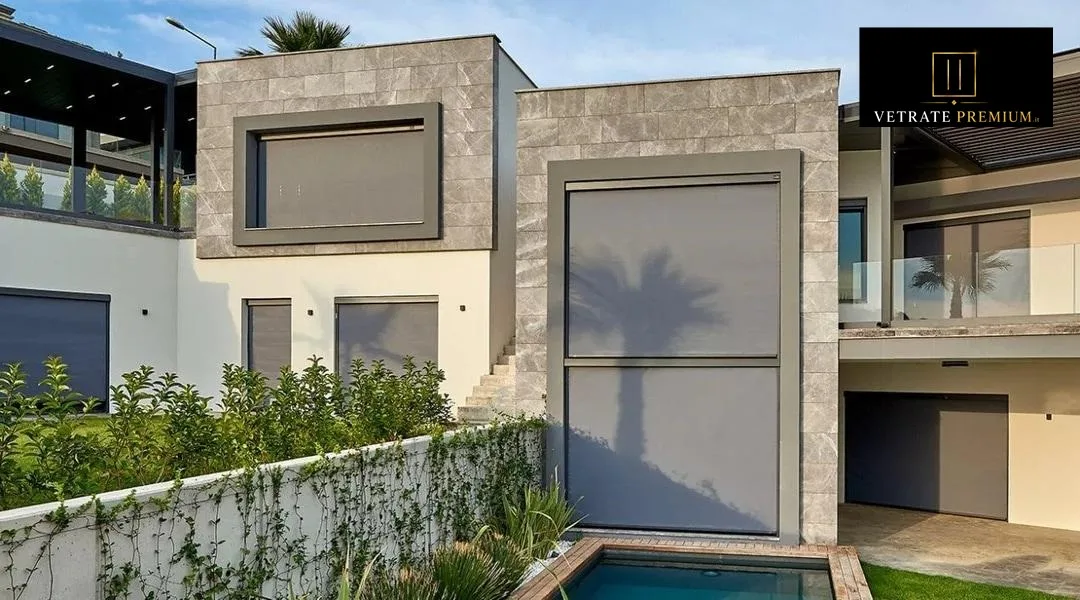 Oscuranti screen su villa in pietra a Vieste - VetratePremium