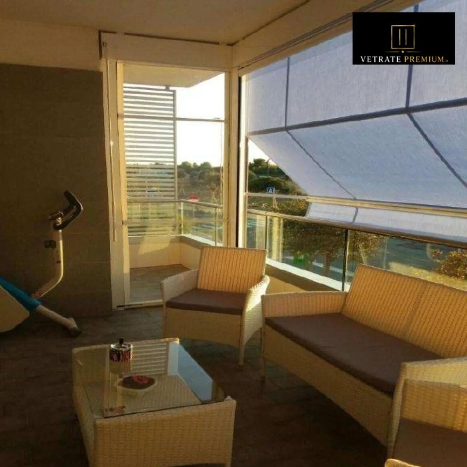 Tenda da sole con sistema antivento installata su dehors in Puglia - VetratePremium