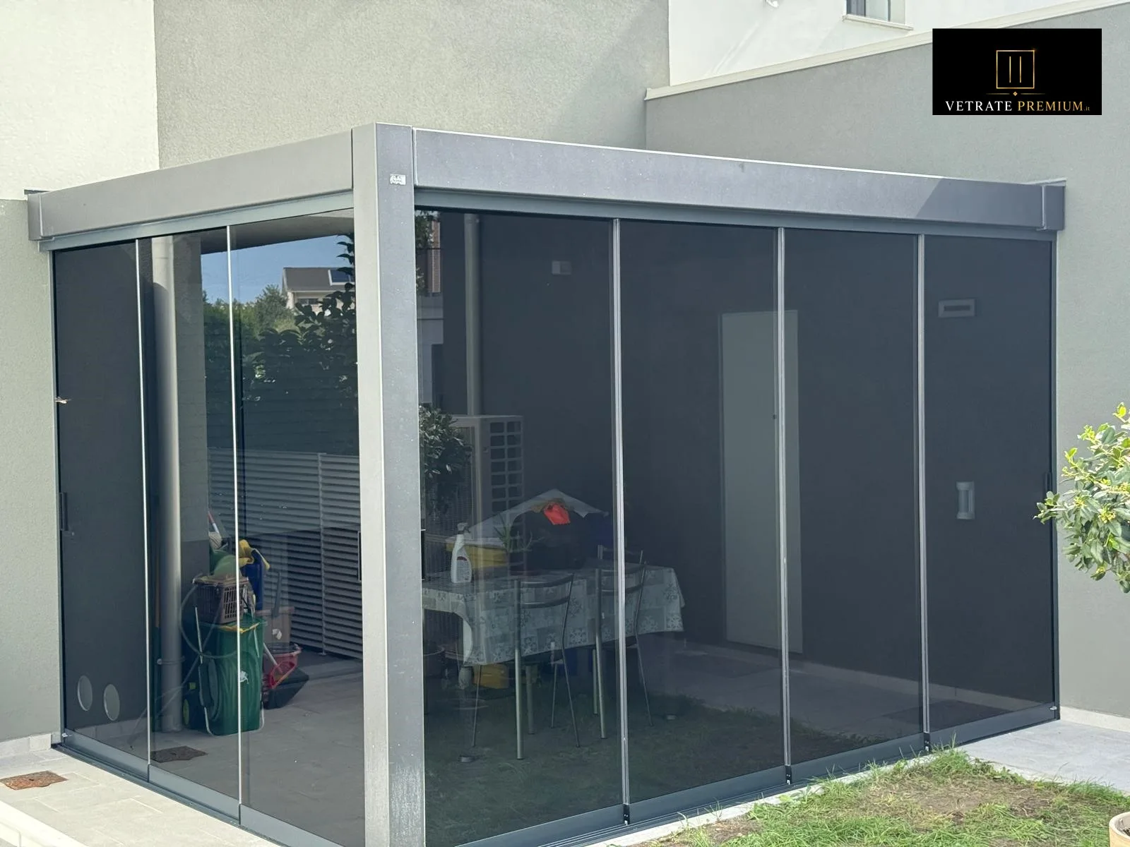 Posa guide in alluminio — tecnico VetratePremium
