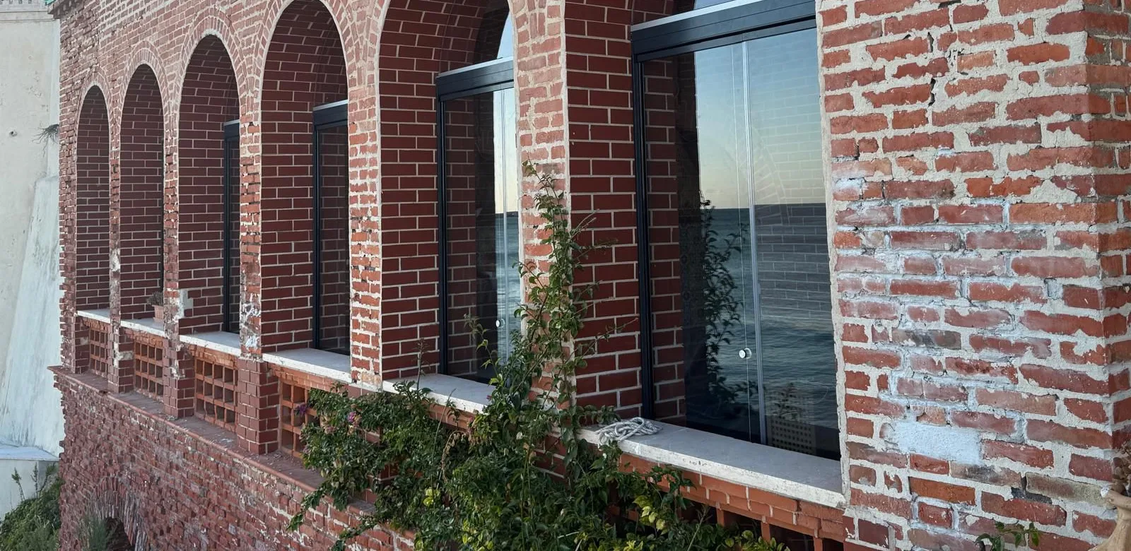 Vetrate scorrevoli hotel panoramico Gargano — VetratePremium