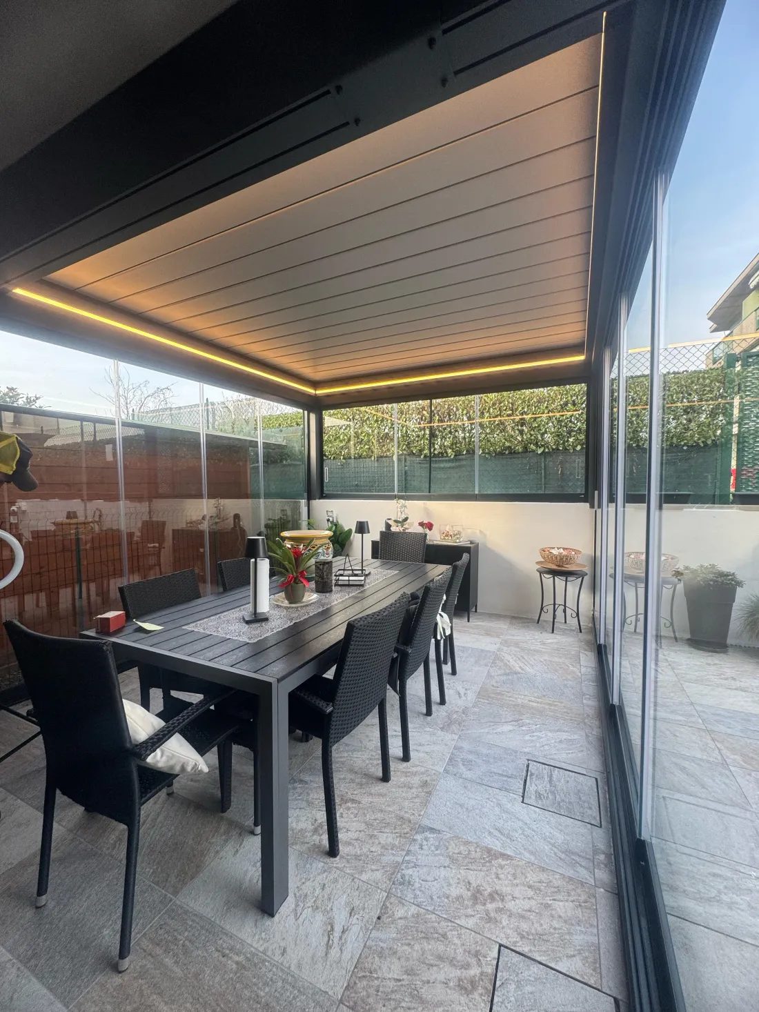 Veranda con vetrate scorrevoli a Martina Franca — chiusura pergola bioclimatica